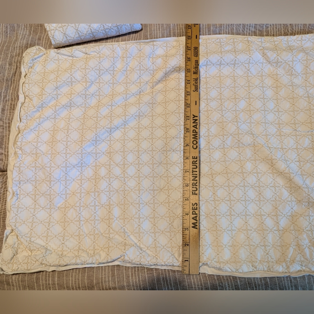 Martha Stewart Collection Embroidered Tile Ikebana Shams pair 20in X 28in pillow - Picture 5 of 8